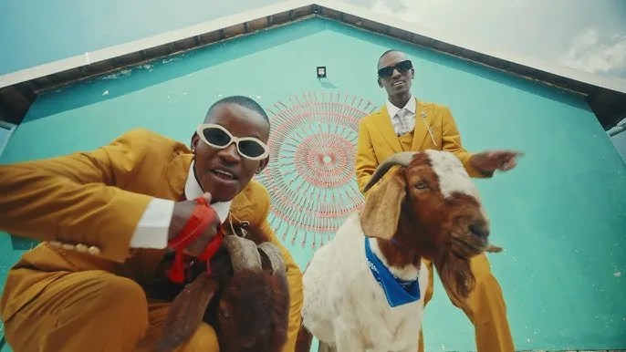 TitoM & Yuppe – Tshwala Bam Ft. S.N.E & EeQue (Video)