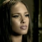 Alicia Keys - Try Sleeping with a Broken Heart (Official Video) 1783193630_maxresdefault.jpg