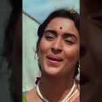 Sawan Ka Mahina Pawan Kare Sor | Milan | #latamangeshkar #romanticsongs 1785465406_maxresdefault.jpg